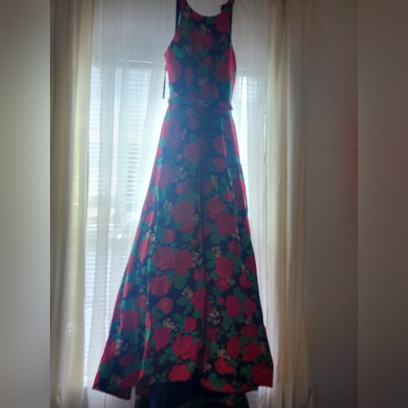 Mc Duggal Brocade Floral Sleeveless Deep Back Maxi Prom Dress Size 14
